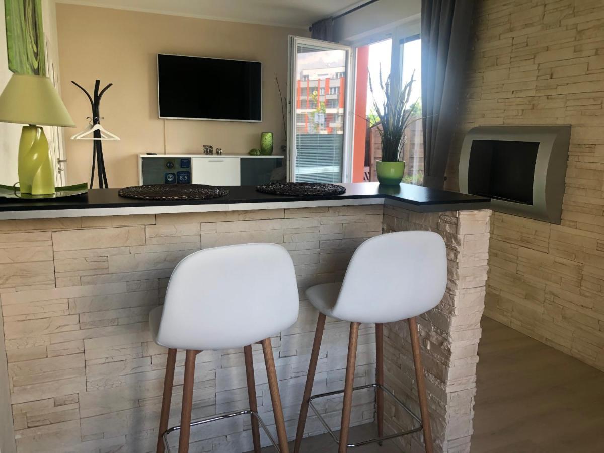 Bastien Studio Near Airport Prague Extérieur photo