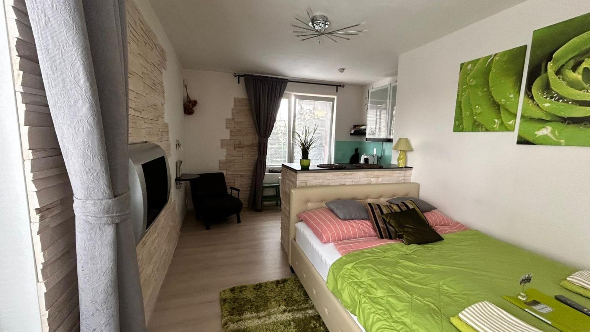 Bastien Studio Near Airport Prague Extérieur photo