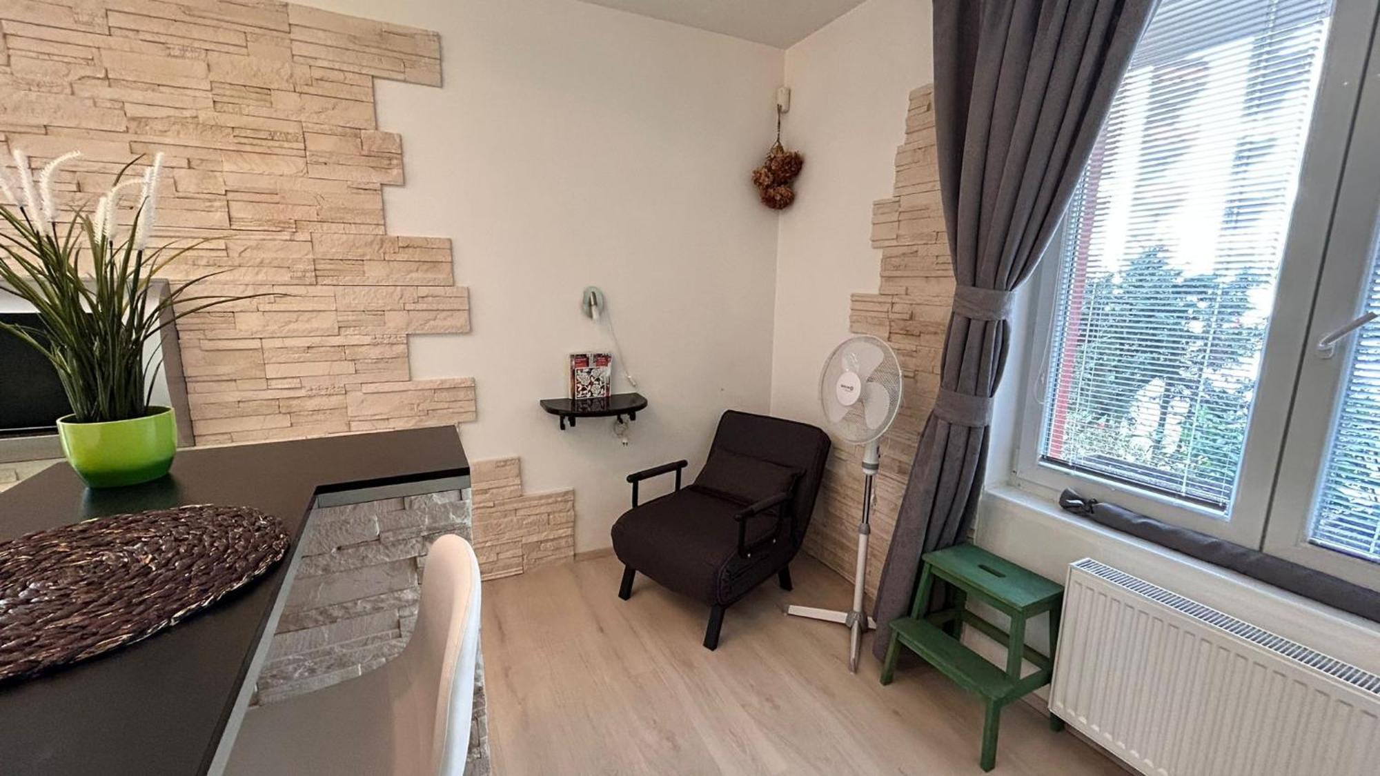 Bastien Studio Near Airport Prague Extérieur photo
