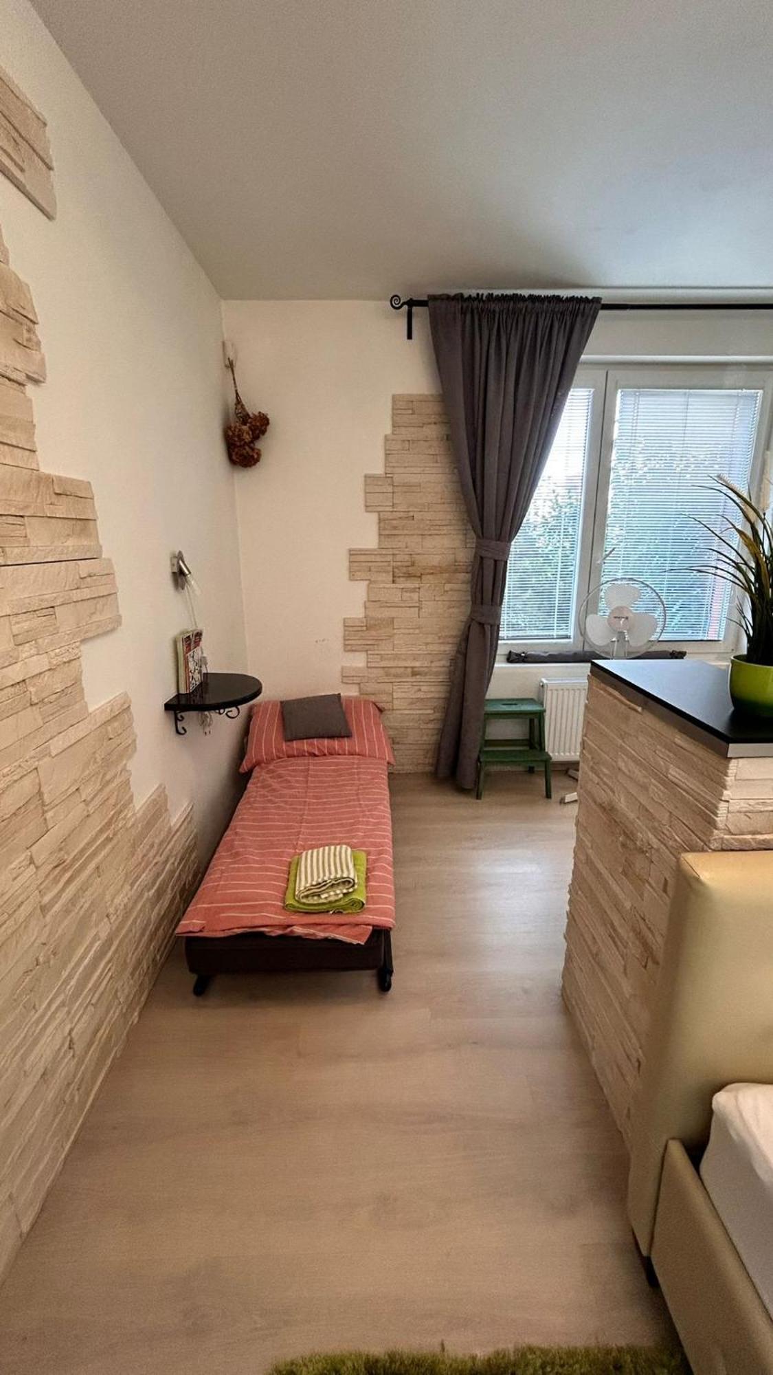 Bastien Studio Near Airport Prague Extérieur photo