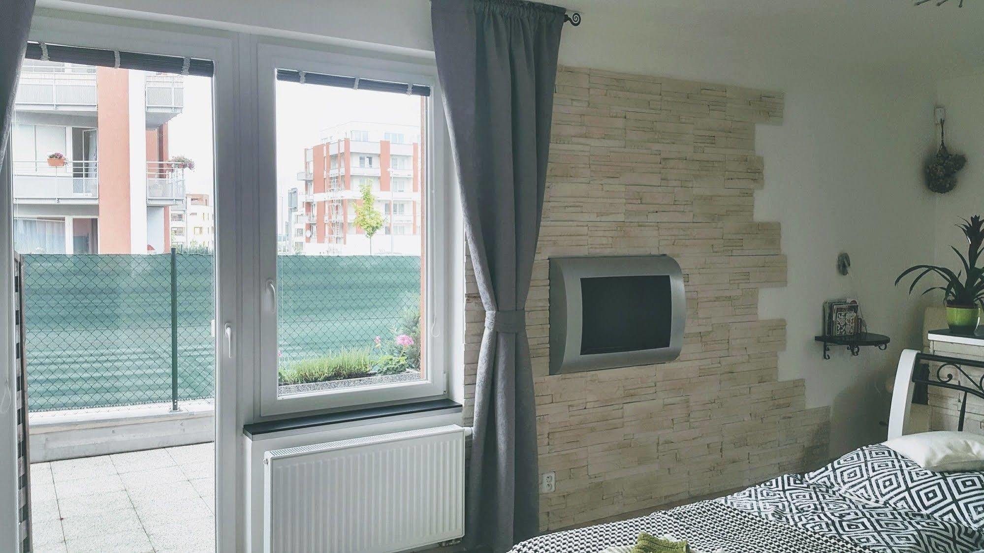 Bastien Studio Near Airport Prague Extérieur photo
