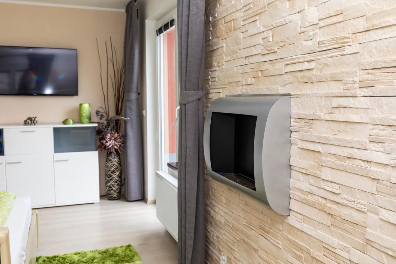 Bastien Studio Near Airport Prague Extérieur photo