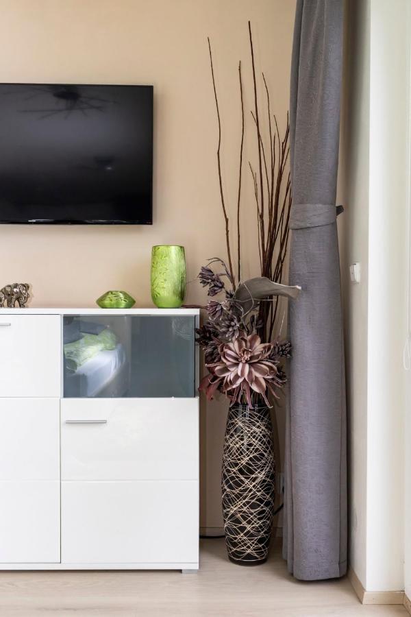 Bastien Studio Near Airport Prague Extérieur photo